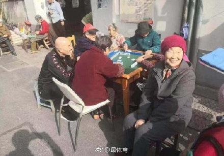 麻将包厢窗帘怎么挂的视频（麻将包厢窗帘怎么挂的视频讲解）